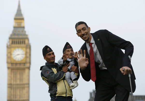 World's tallest man meets world's shortest man