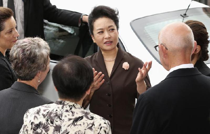 China's first lady visits Ravenswood School for Girls in Sydney