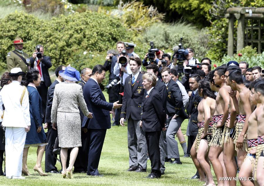 President Xi attends welcoming ceremony in Wellington, New Zealand