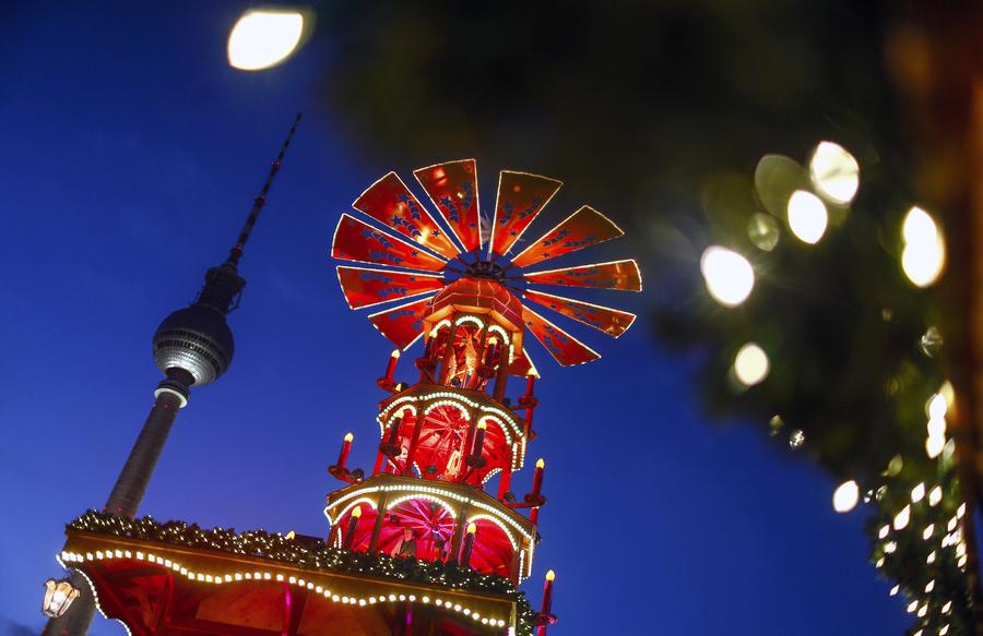 People visit Christmas market in Berlin