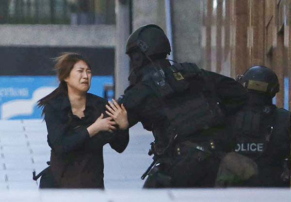 Hostages held in Sydney cafe