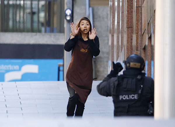 Hostages held in Sydney cafe