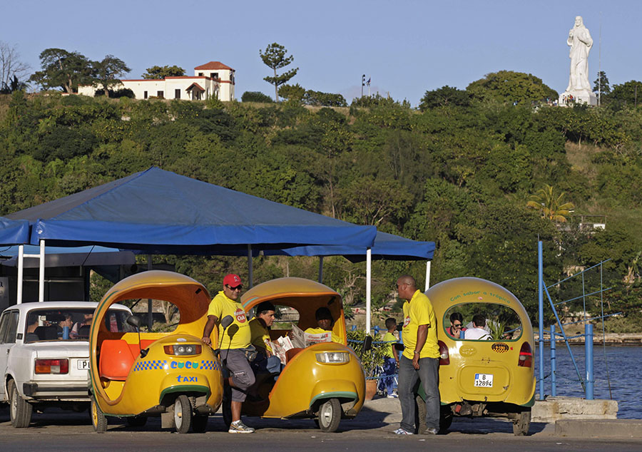 Daily life in Cuba's tourist spots