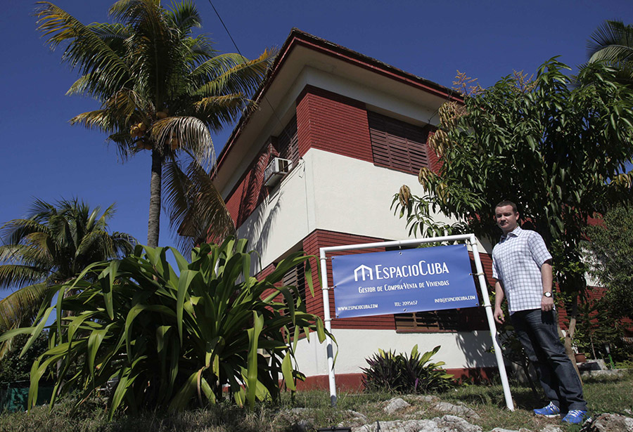 Daily life in Cuba's tourist spots