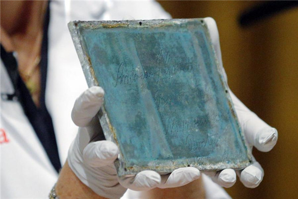 Bridge to the past: Massachusetts opens 1795 time capsule