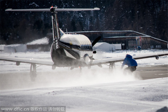 Snowboarder towed by a plane reaches speed of 78mph