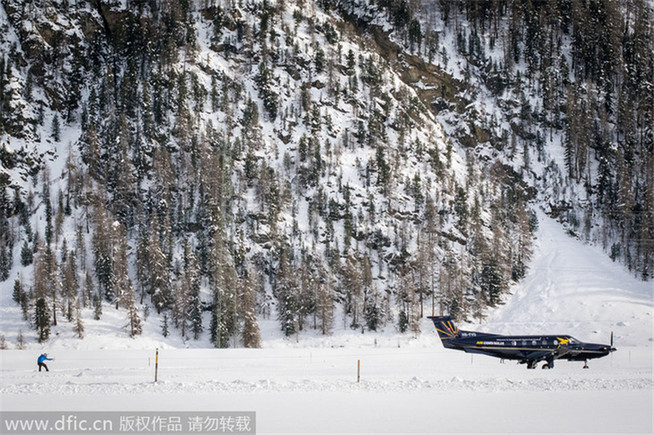 Snowboarder towed by a plane reaches speed of 78mph