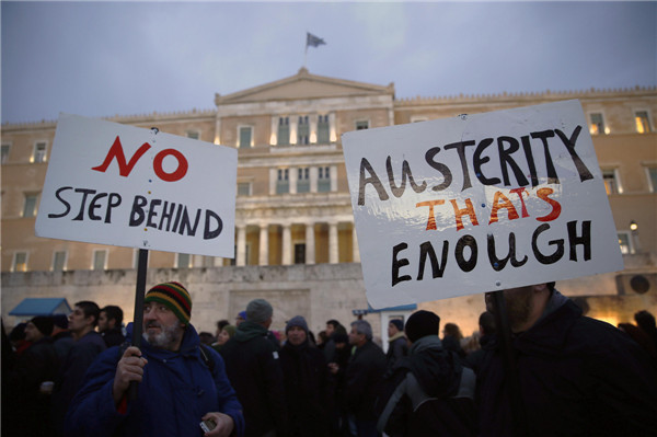 Greeks take part in pro-government rally in Athens