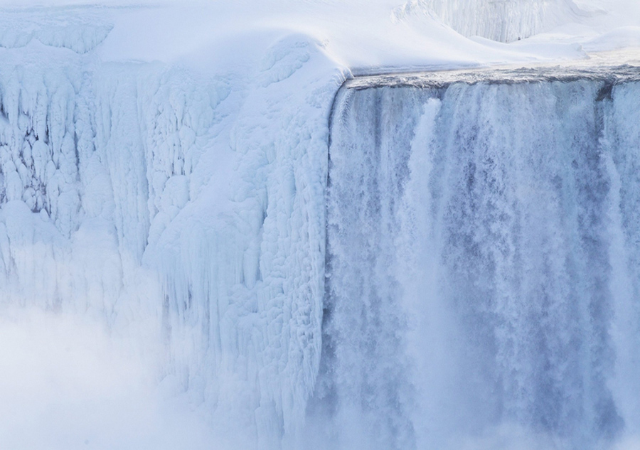 Niagara Falls: masterpiece of winter god 