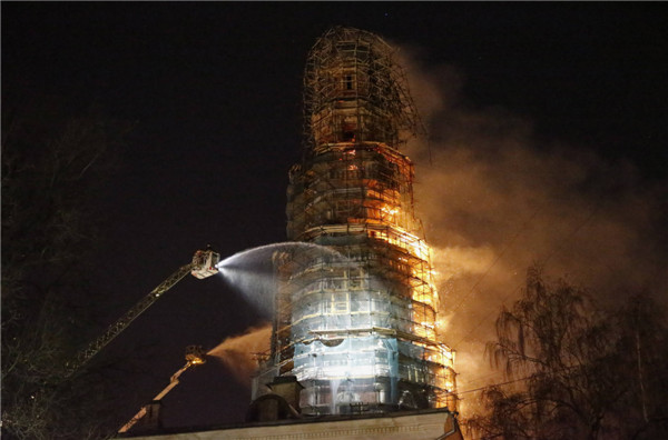 Moscow's ancient monastery on fire