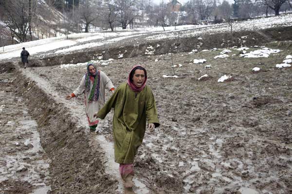 Heavy rains trigger flood fears in Kashmir