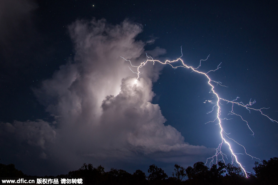 Lightning can strikes upside down