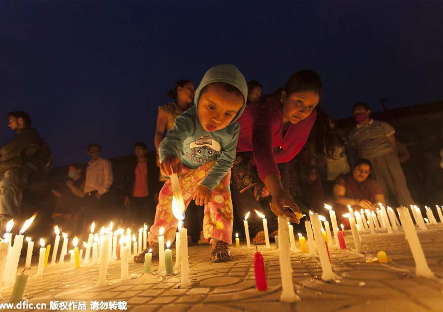 Candlelight vigil held for victims in Nepal earthquake