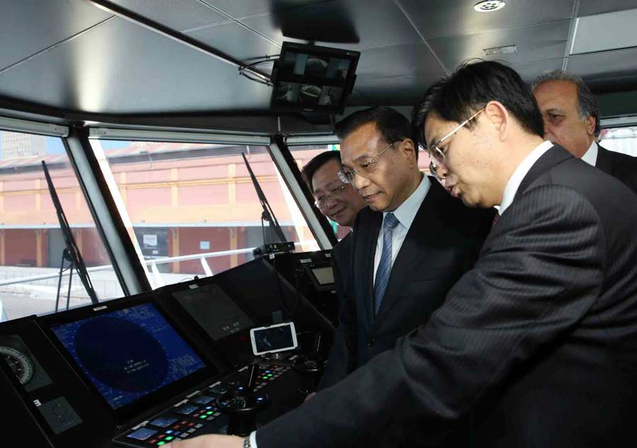 Premier Li meets entrepreneurs on China-made ferry in Rio de Janeiro