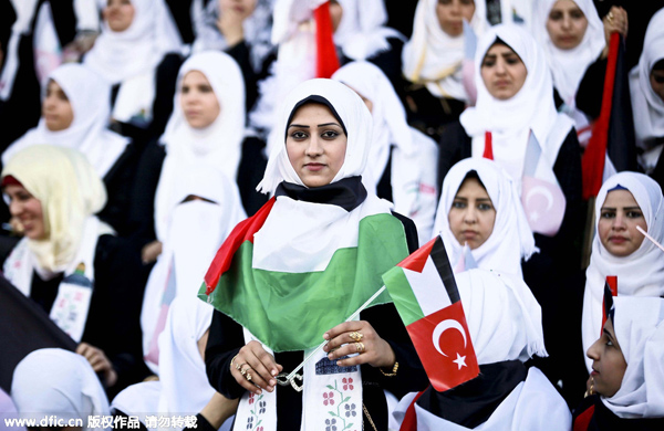 2,000 couples attend largest mass wedding in Gaza