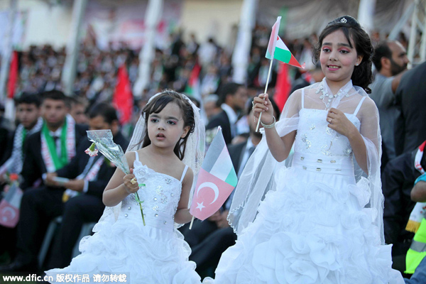 2,000 couples attend largest mass wedding in Gaza