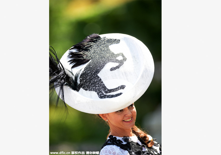 Race-goers get ahead with hats