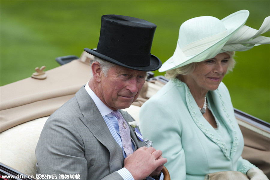 Race-goers get ahead with hats