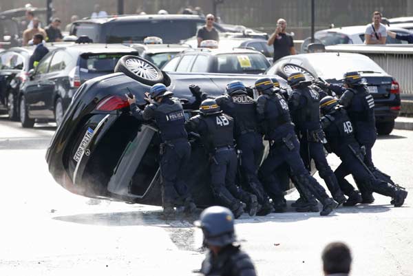 France cracks down on Uber after taxi driver protests