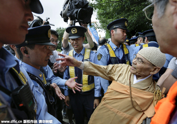 Demonstrators protest against Abe's security bills