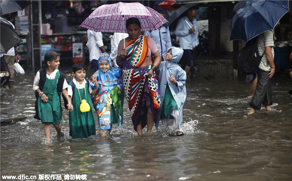 Heavy rains disrupt life in India