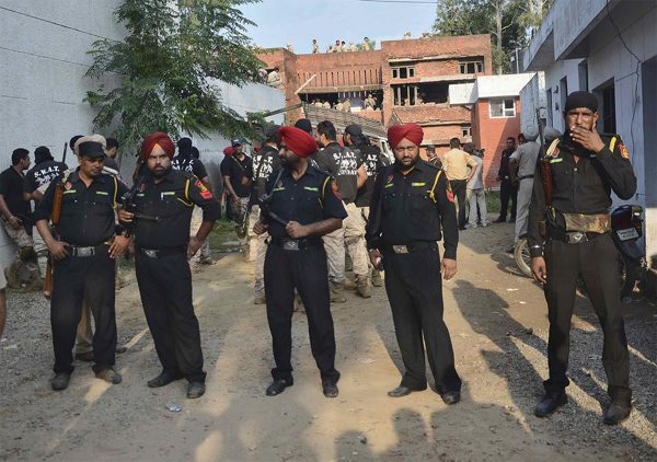 Indian police station attack kills 10