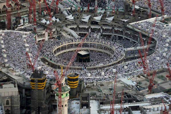 At least 107 killed by falling crane at Grand Mosque in Mecca