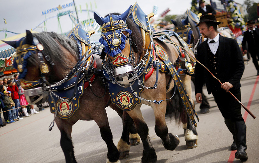 Beer flows at Munich's Oktoberfest