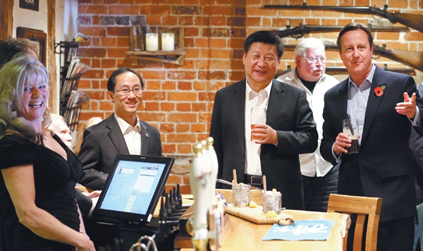 British PM Cameron treats President Xi to beer, fish and chips in English pub