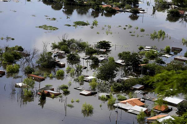 Over 100,000 flee flooding in Paraguay, Argentina, Brazil, Uruguay