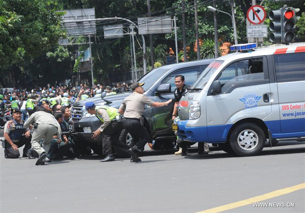 Blasts, gunfight occur in Indonesian capital shopping mall