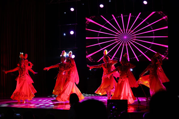 London's Chinese New Year gala rings in Year of Monkey