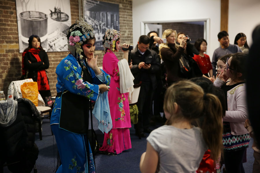 Sichuan opera charms British children