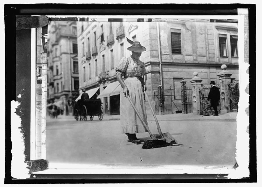 Women in workplace 100 years ago