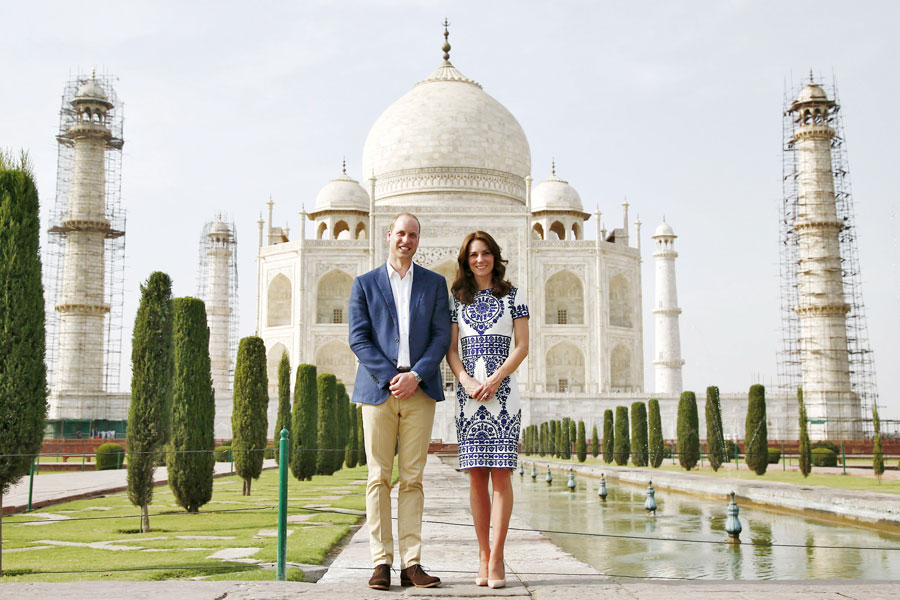 Royal couple visits the Taj Mahal