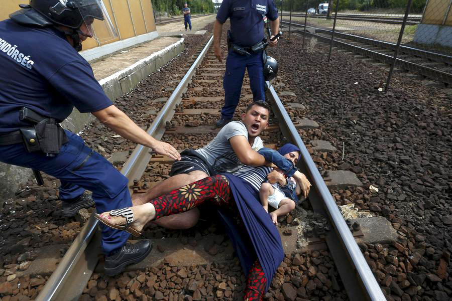 Reuters' Pulitzer-winning photos of migrant crisis in Europe