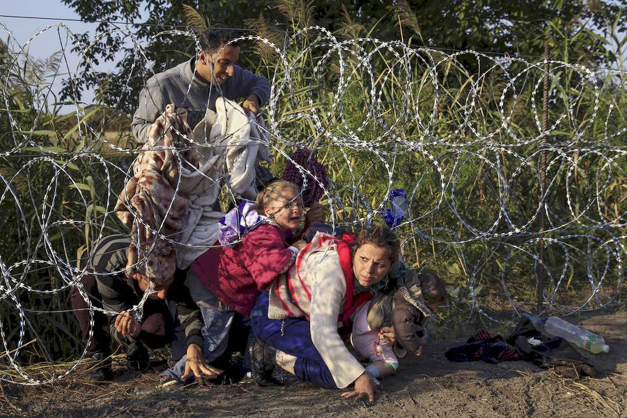 Reuters' Pulitzer-winning photos of migrant crisis in Europe