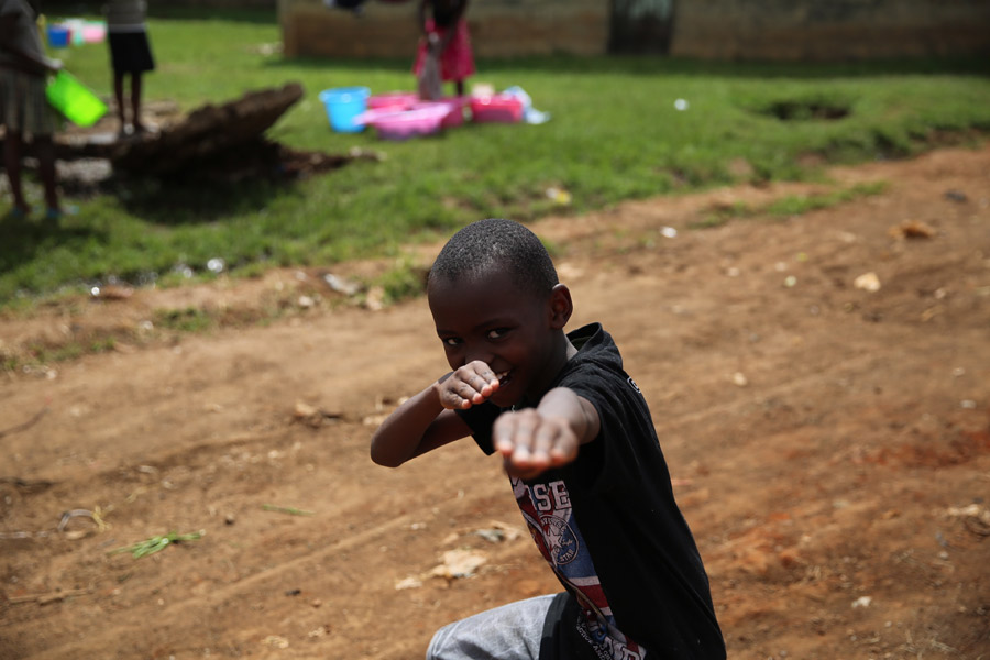 Kids in Africa show Chinese kung fu