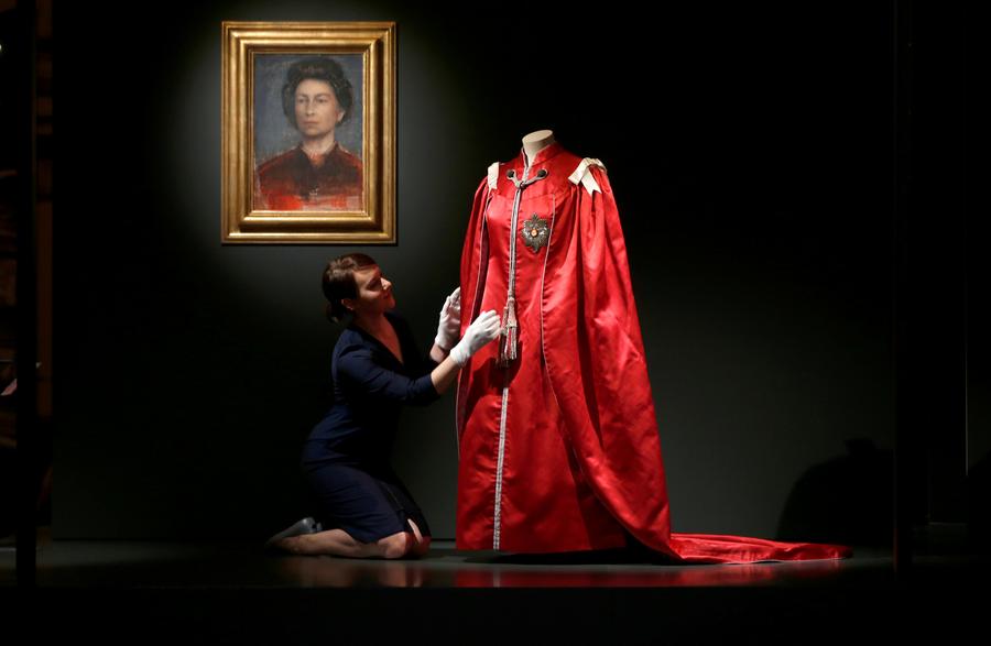 Fashion of Queen Elizabeth on exhibition in London