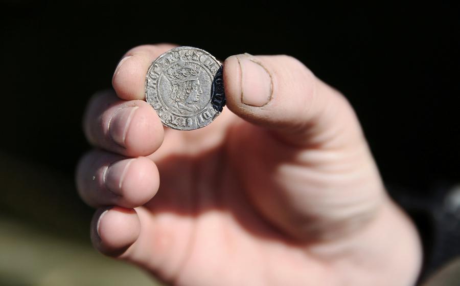 In photos: Searching for history along the Thames