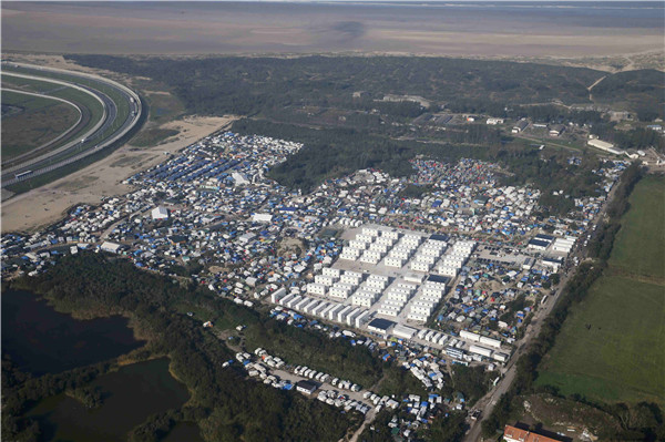 Fate of child migrants uncertain before France demolishes Jungle camp