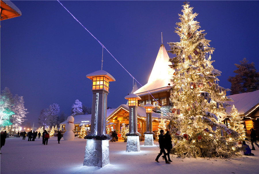 In Lapland home, Santa prepares for Christmas