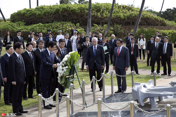 Abe pays respects at Hawaii memorials