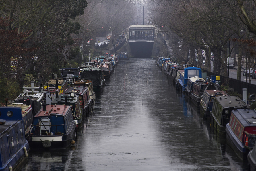 Fog descends across London, forces flights cancellations