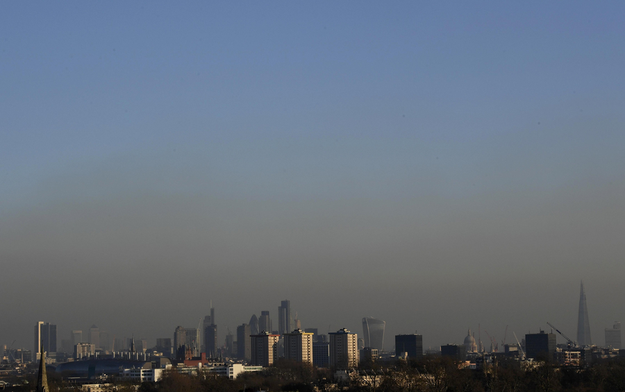 Fog descends across London, forces flights cancellations