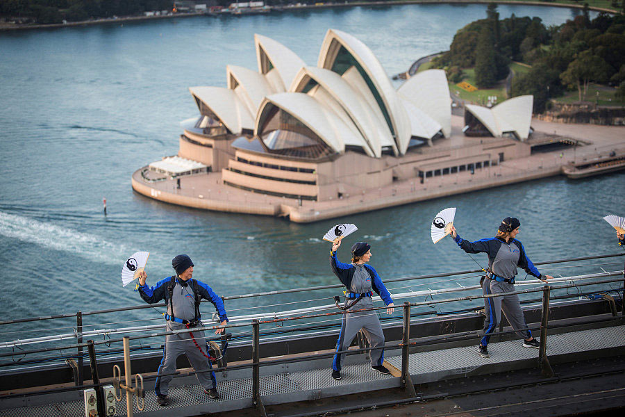 Tai Chi takes over Sydney Harbour Bridge