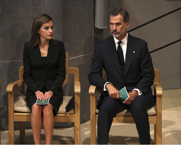 Spanish King and Queen attend mass for Barcelona terror victims