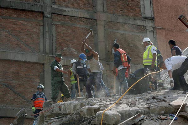 7.1 magnitude quake kills 119 as buildings crumble in Mexico