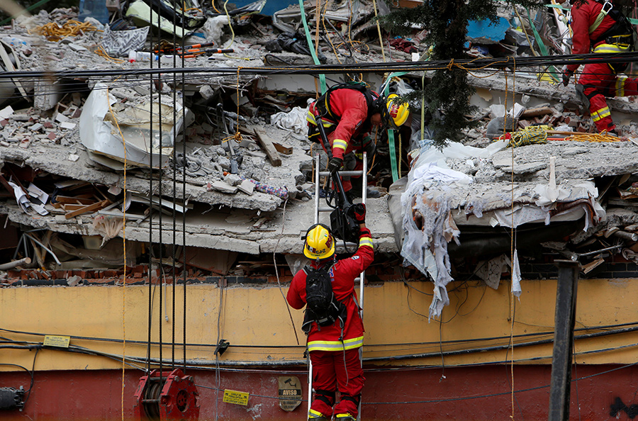 Mexicans dig through collapsed buildings as quake kills 225