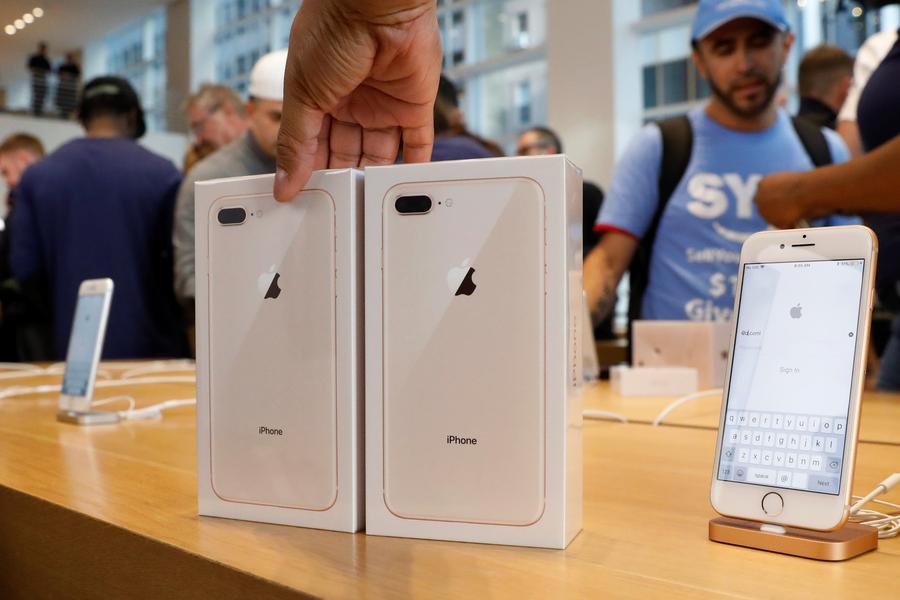 New iphones put on sales worldwide, short lines at stores